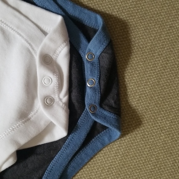 ❣5 for $25 Sale❣ Bundle of 2 Harry Potter Onesies - Picture 6 of 6